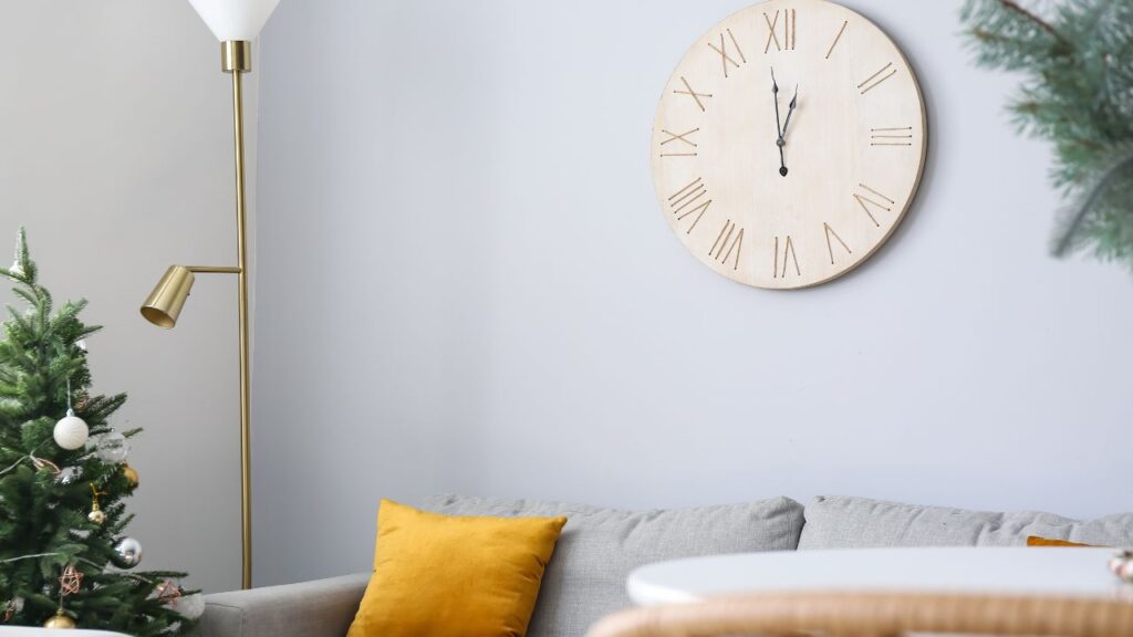 how to choose the right wall clock for your living room